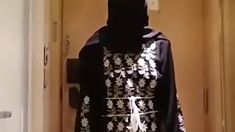 Türbanlı Arap Kadın