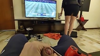 Madrasta Quente Faz Um Boquete Para O Filho Do Namorado E O Leva Para Uma Viagem Selvagem.