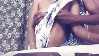 Tamil'Deki Hint Olgun Kadın