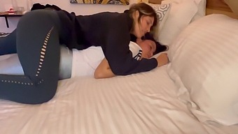 Deixe-Me Sujar Com As Mãos Enquanto Me Delicio No Quarto Do Hotel.