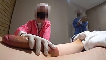 Özel Japon Hemşire Bana Pov'Da Uygulamalı Bir Masaj Yapıyor