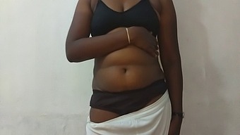 Fotos Nuas De Uma Mulher Linda Num Cenário Poético.