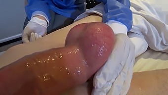 Üniformalı Olgun Bir Hasta, Yüksek Çözünürlüklü Hd Porno Filmde Doktordan Sürpriz Bir Ziyaret Alıyor