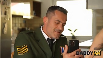 Evropska Najstnica Dobi Obrazno Jebanje Od Očima