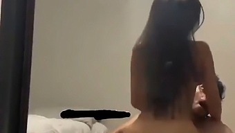 Uma Jovem Transa Com O Pau De Um Homem Rico.